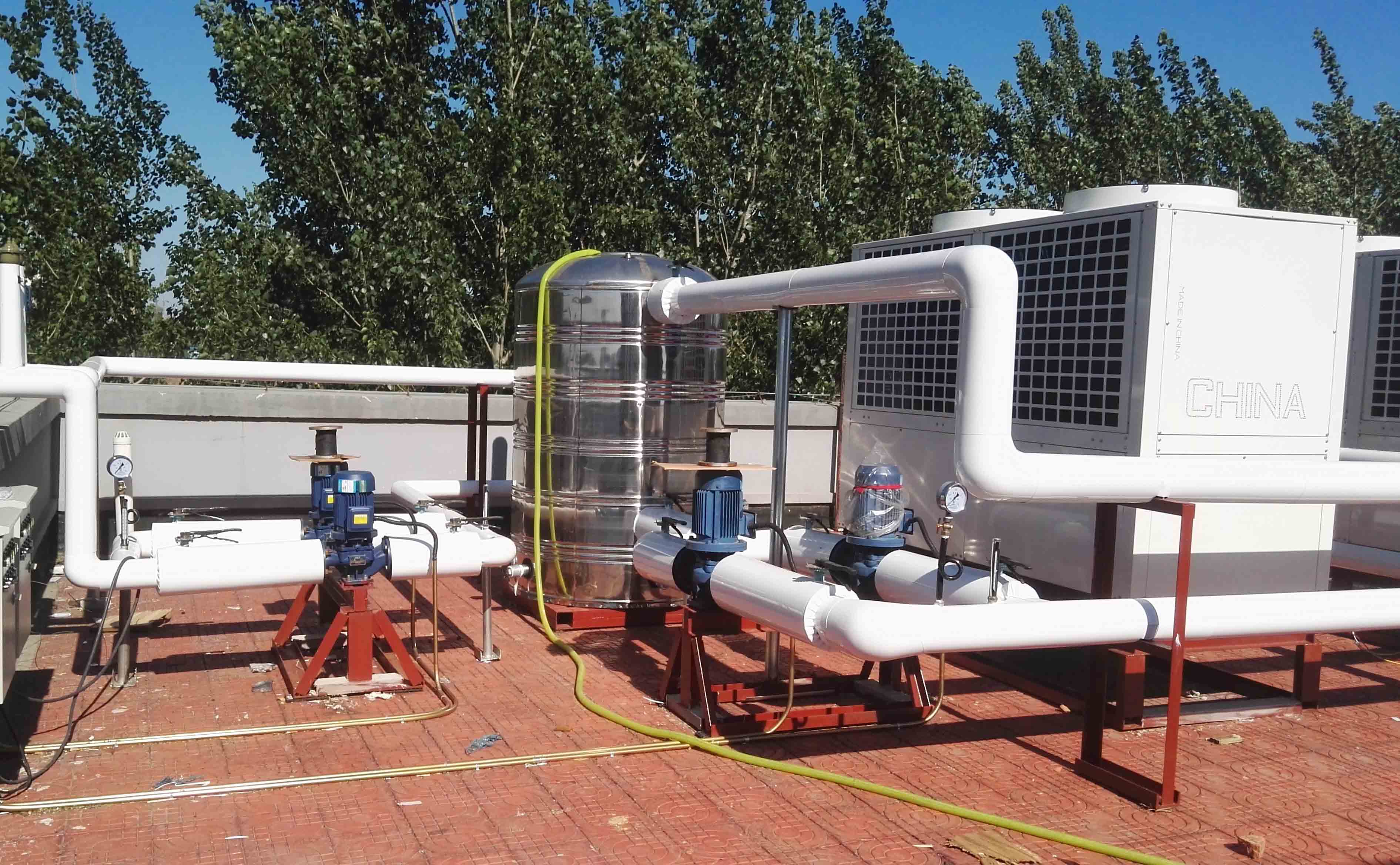 電熱水器使用壽命短，高壽命劍指空氣能